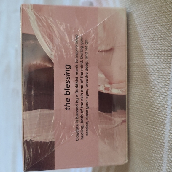 Dew of the Gods Claydate Hya-Activated Pink Mud Mask - Picture 2 of 5